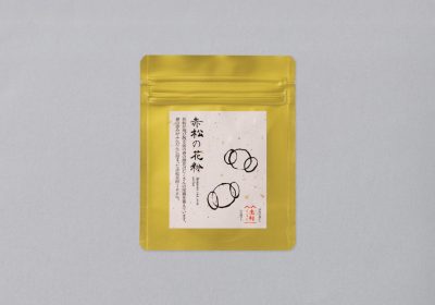 【松花粉】90種以上の栄養素！長野県産 無農薬赤松花粉（パウダー）｜アミノ酸スコア100の「食べる美容液」。必須アミノ酸・亜鉛・ビタミン含有！仕事や運動のスタミナ・疲れ・野菜不足に。
